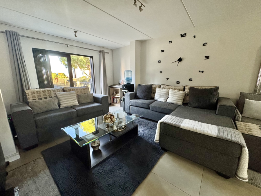 To Let 2 Bedroom Property for Rent in Burgundy Estate Western Cape